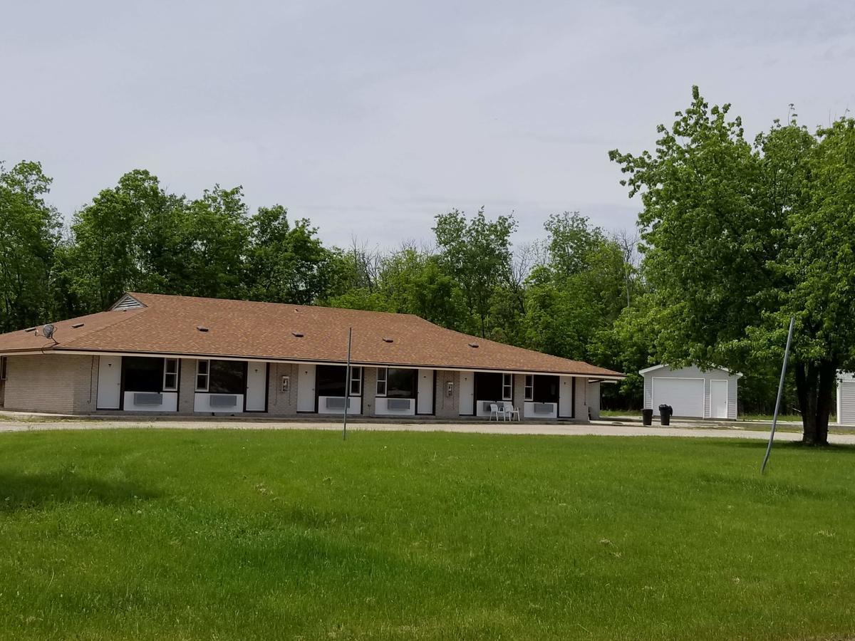 Pinawa Motel Exterior photo